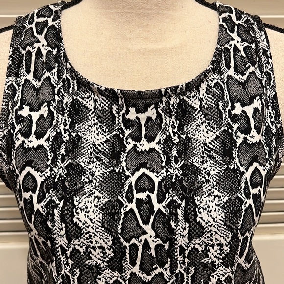 48. Karen Kane Leopard Print Dress - Picture 3 of 12